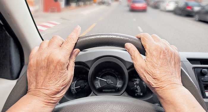 Пенсионеры за рулем. | Фото: images02.noen.at. Пенсионеры за рулем. | Фото: images02.noen.at.