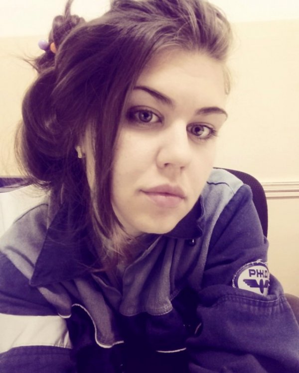 Приятные взгляду сотрудницы железной дороги