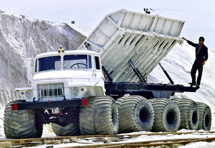 Даже самосвалы могут быть и поразительными по размерам, и даже красивыми. /Фото: os1.ru Даже самосвалы могут быть и поразительными по размерам, и даже красивыми. /Фото: os1.ru