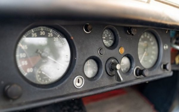 Jaguar XK120 1954 года, несколько десятилетий простоявший в гараже Jaguar XK120 1954 года, несколько десятилетий простоявший в гараже