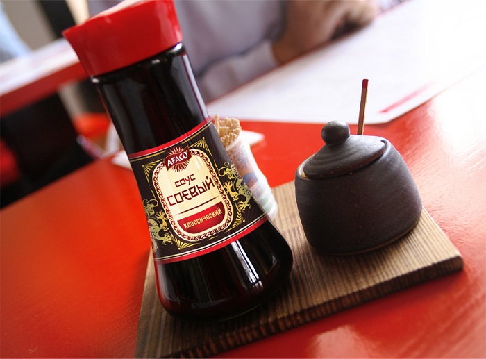 Соевый соус пригодится при ожогах. / Фото: kakprosto.ru