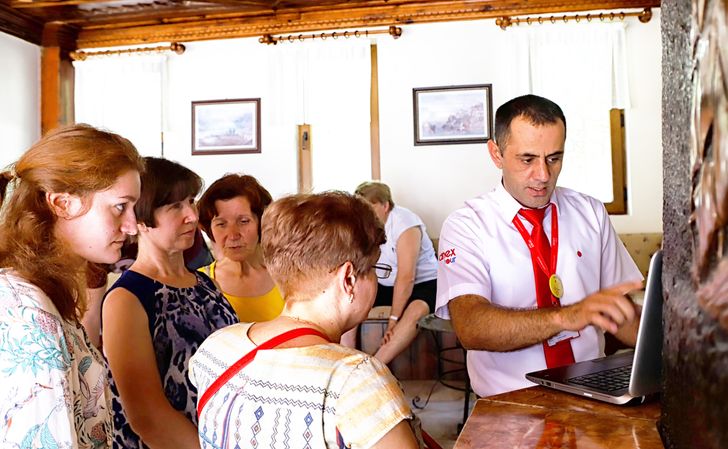 10 особенностей поведения, по которым наших людей безошибочно вычисляют за границей