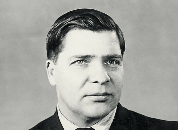 Александр Ишков, который сначала привел рыбхоз к расцвету, а затем развалил.