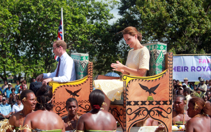 В ходе турне по островам Тихого океана и Юго-восточной Азии в Тувалу побывали принц Уильям с Кейт Миддлтон / Фото: news.tochka.net В ходе турне по островам Тихого океана и Юго-восточной Азии в Тувалу побывали принц Уильям с Кейт Миддлтон / Фото: news.tochka.net