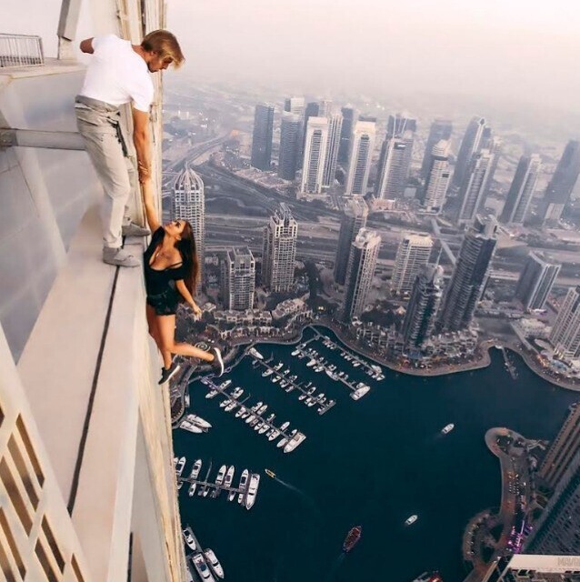 За последние 10 лет более 330 людей умерли в попытке сделать рискованные фотографии для соцсетей За последние 10 лет более 330 людей умерли в попытке сделать рискованные фотографии для соцсетей