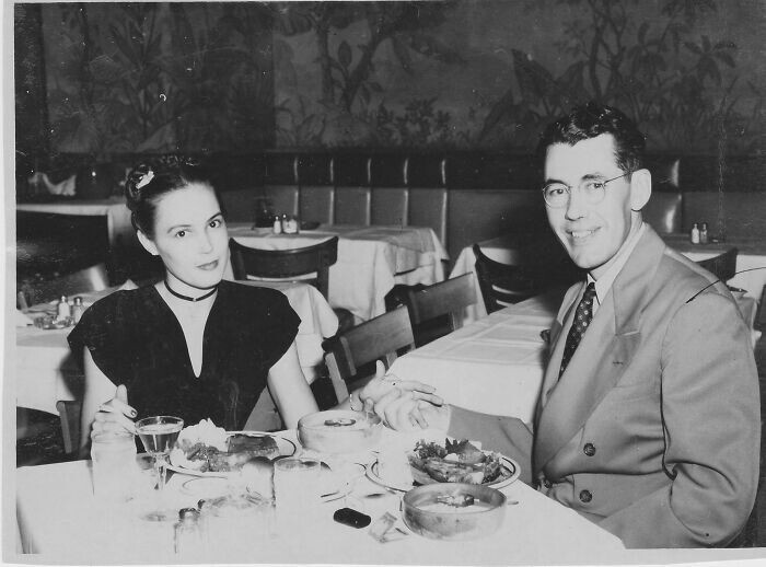 36. "Мои родители в середине 1940-х годов. Мне всегда нравилась эта фотография"