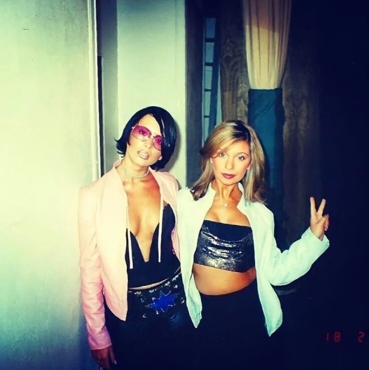 Жанна Фриске и Ольга Орлова во время концерта "Блестящих". Москва, 18 мая 2000 года