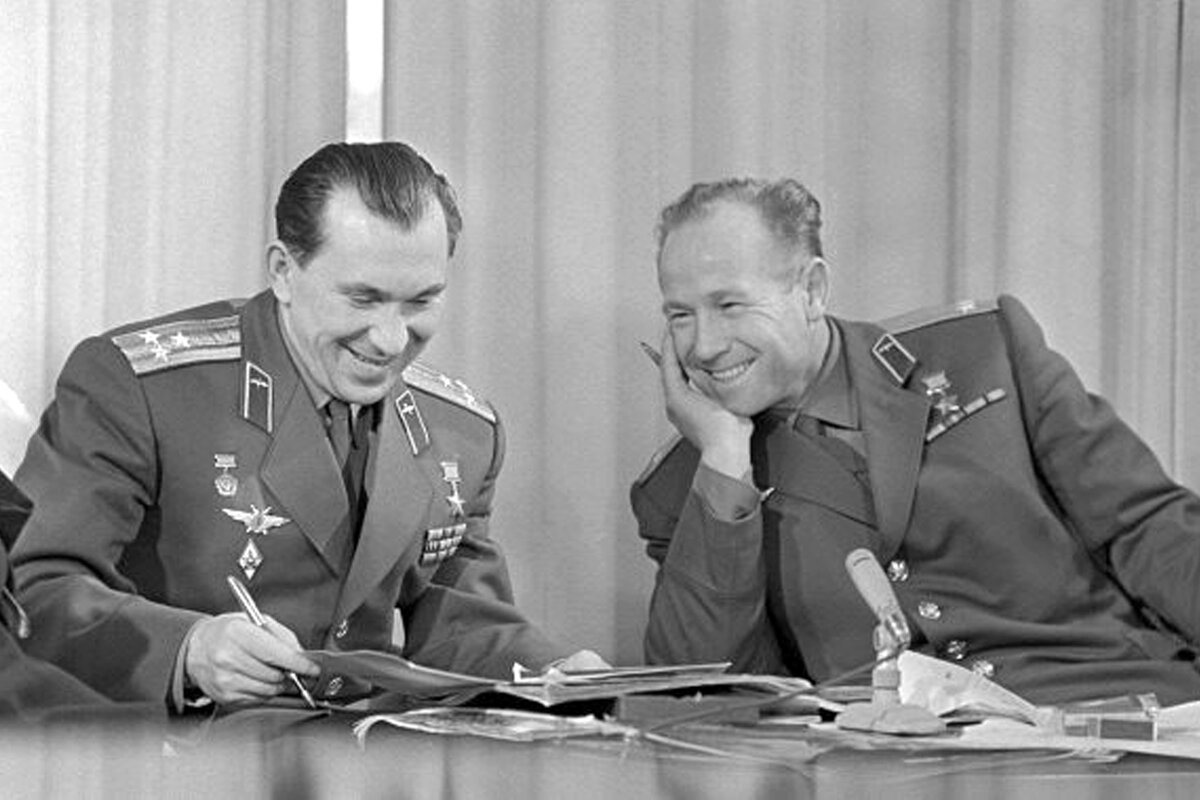 Павел Беляев и Алексей Леонов ("Восход-2", 1965)