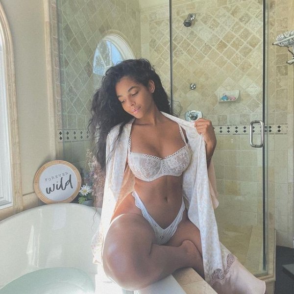 Дамы из экстремистской соц сети