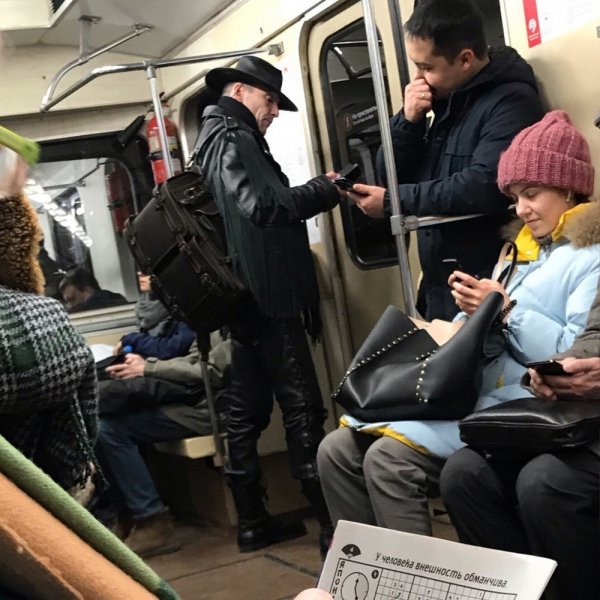Чудаки и модники из метро