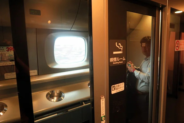 Фотография: Как курят японцы: Страна восходящего солнца — рай для никотинозависимых? №11 - BigPicture.ru