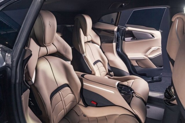 Ferrari показали свой первый внедорожник Purosangue