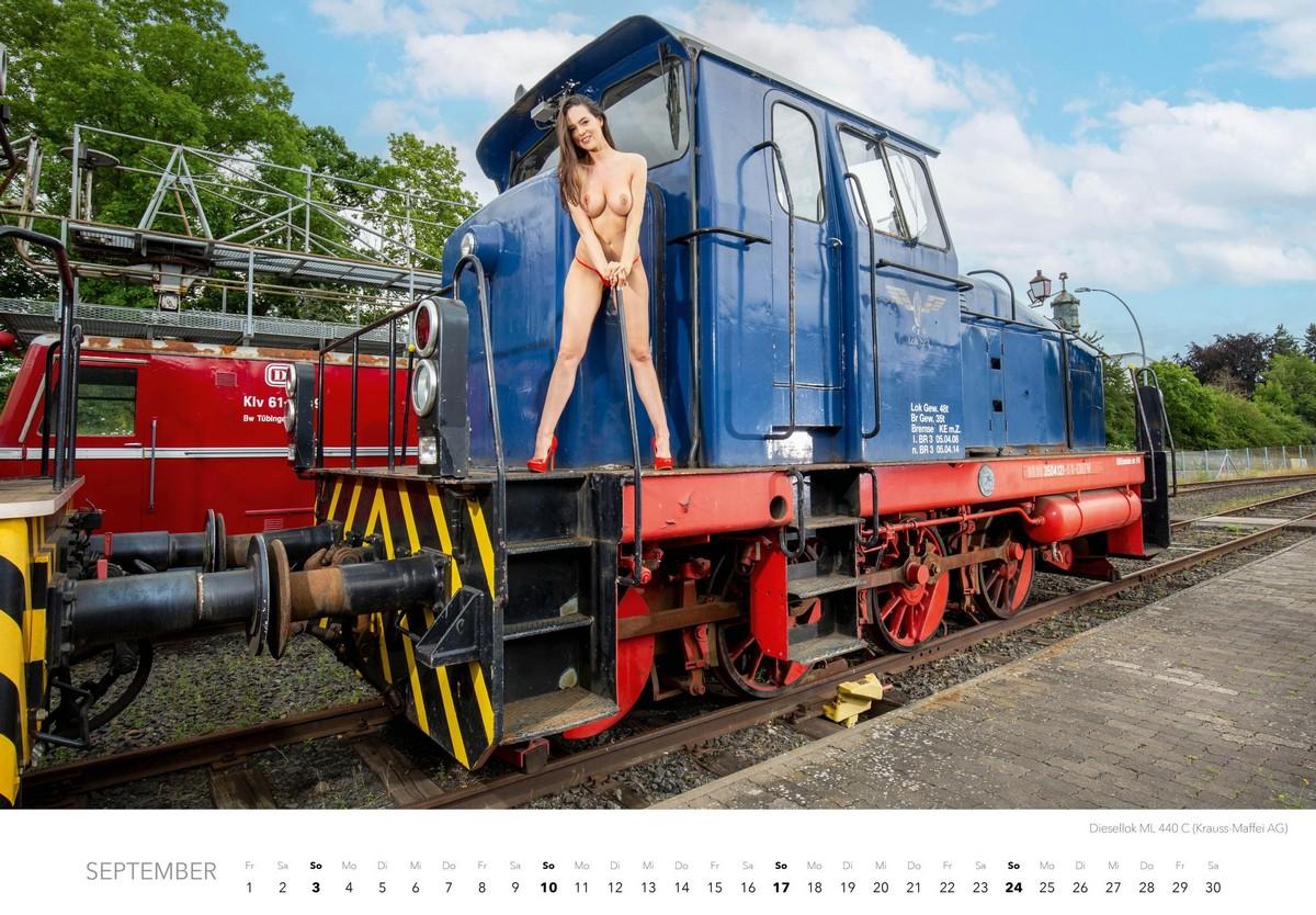 Девушки и поезда в календаре Eisenbahner-Träume 2023