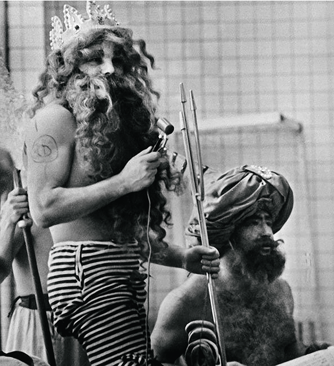 Великие и смешные: 9 неожиданных снимков знаменитостей (с историями)