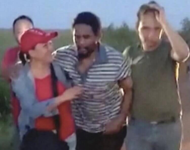 Мужчина выжил в тропиках, питаясь червями. Поисковая группа спасает Джонатана Акоста. Мужчина выжил в тропиках, питаясь червями. Поисковая группа спасает Джонатана Акоста. Фото.