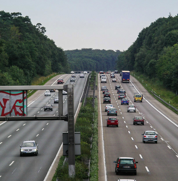 В Германии нельзя останавливаться на автобане. | Фото: Vahi. В Германии нельзя останавливаться на автобане. | Фото: Vahi.