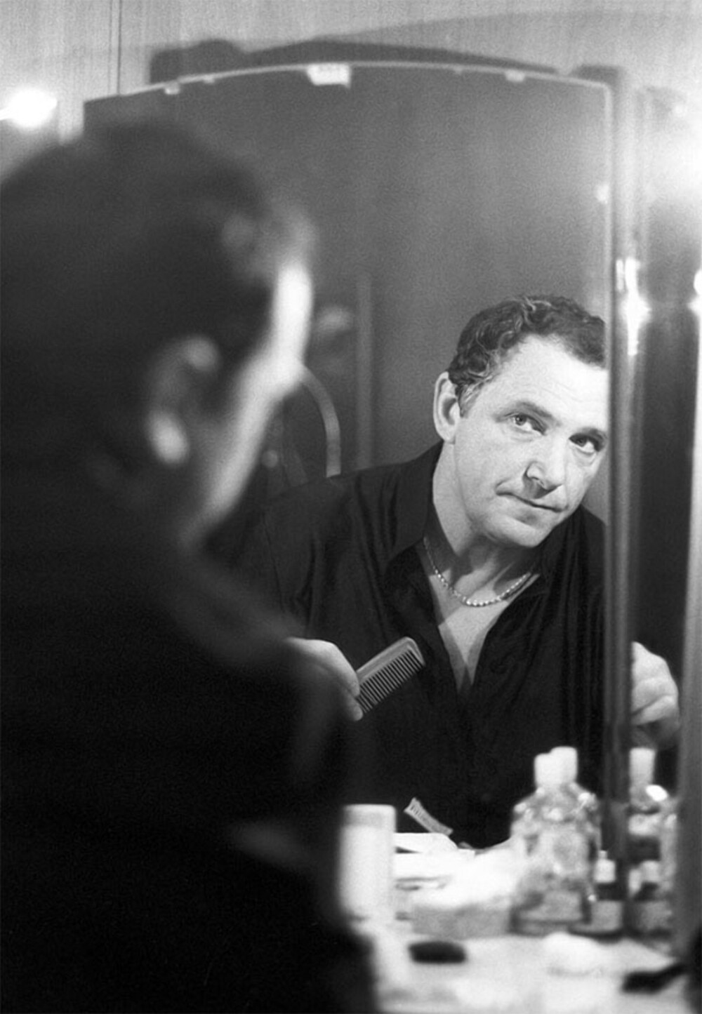 Эммануил Виторган перед началом спектакля. 1991 год. Эммануил Виторган перед началом спектакля. 1991 год.