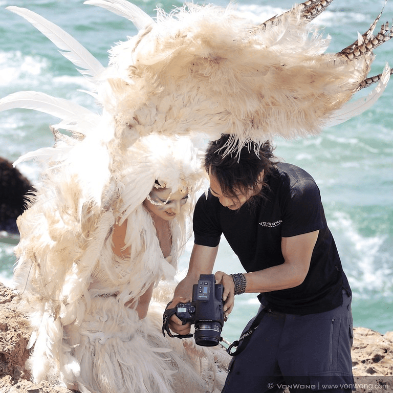 Фотограф показал обратную сторону эффектных и масштабных фотоинсталляций