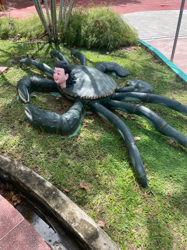 12 странных статуй и памятников со всего света