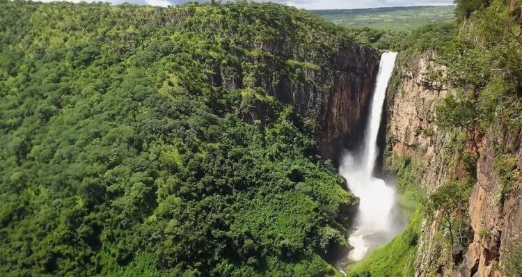 Новое археологическое открытие в Африке. Река Каламбо и одноименный водопад в Африке. Новое археологическое открытие в Африке. Река Каламбо и одноименный водопад в Африке. Фото.