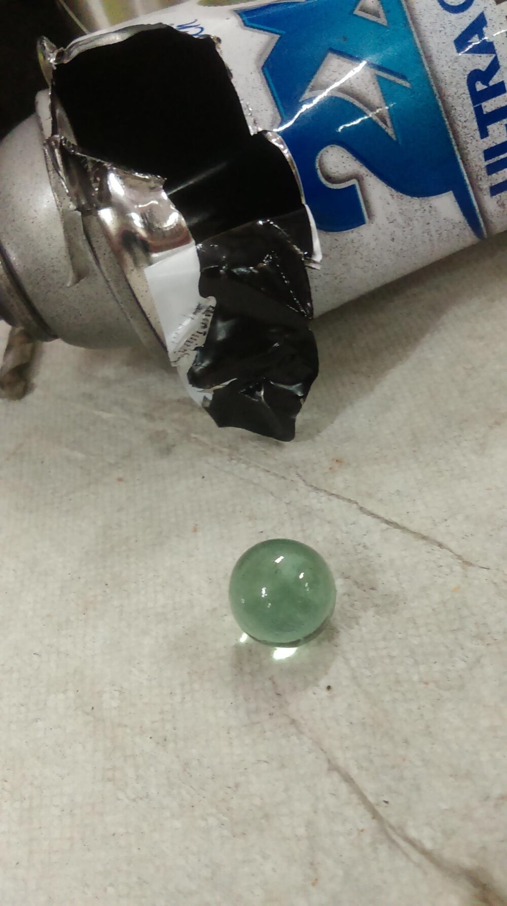 28. И если вам кажется, что внутри вашего баллончика с краской есть стеклянный шарик, то так оно и есть!