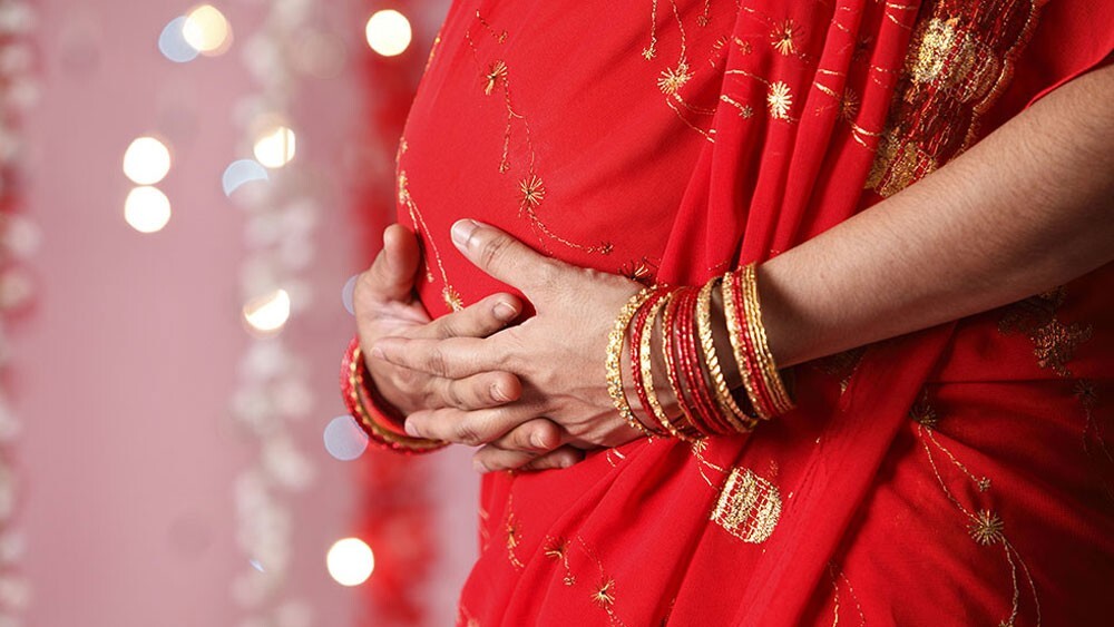 Круги на асфальте, хождение по бабам и незаменимые птицы: странные традиции загадочной Индии