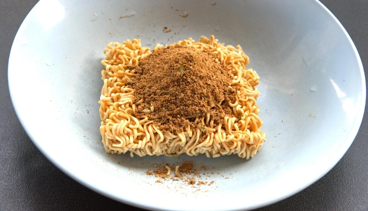 Глутамат натрия (MSG) в лапше быстрого приготовления | Источник: Shutterstock/Fotodom.ru