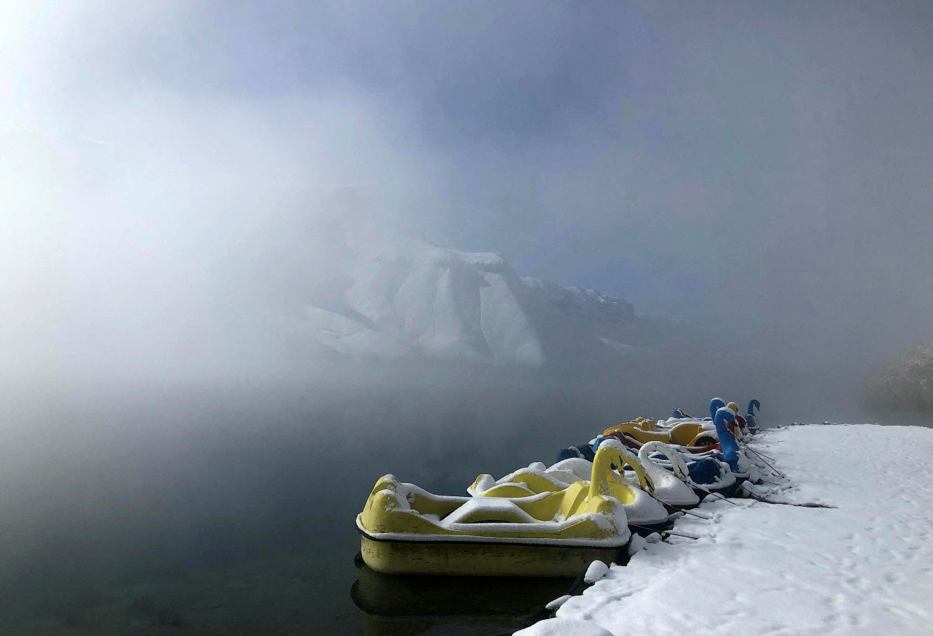 Туман в национальном парке Банд-Амир в Бамиане, Афганистан