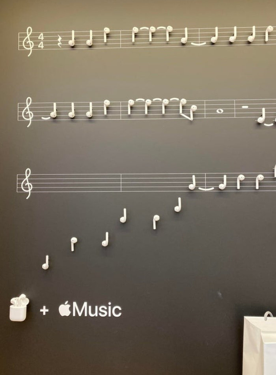 8. Реклама, оформленная из беспроводных наушников 8. Реклама, оформленная из беспроводных наушников