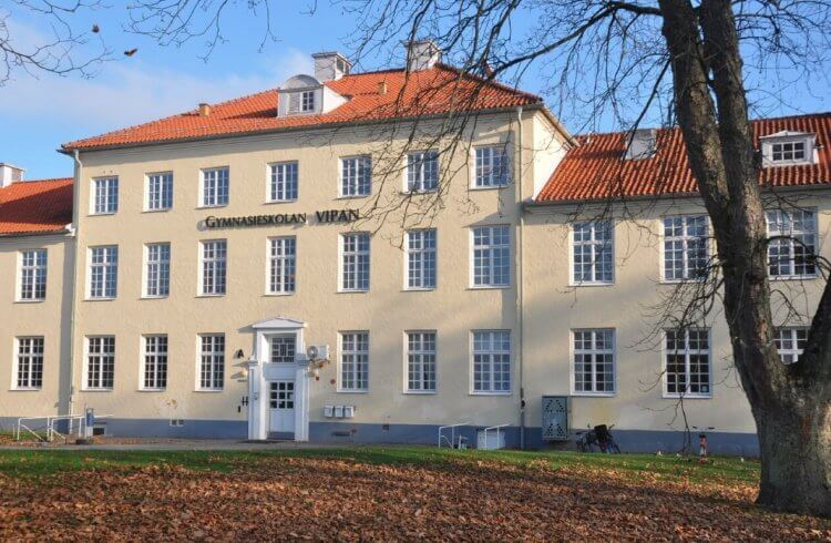 Как ученые узнали, что сахар разрушает зубы. Главное здание больницы Випехольм сейчас является школой. Источник фотографии: wikipedia.org. Фото.