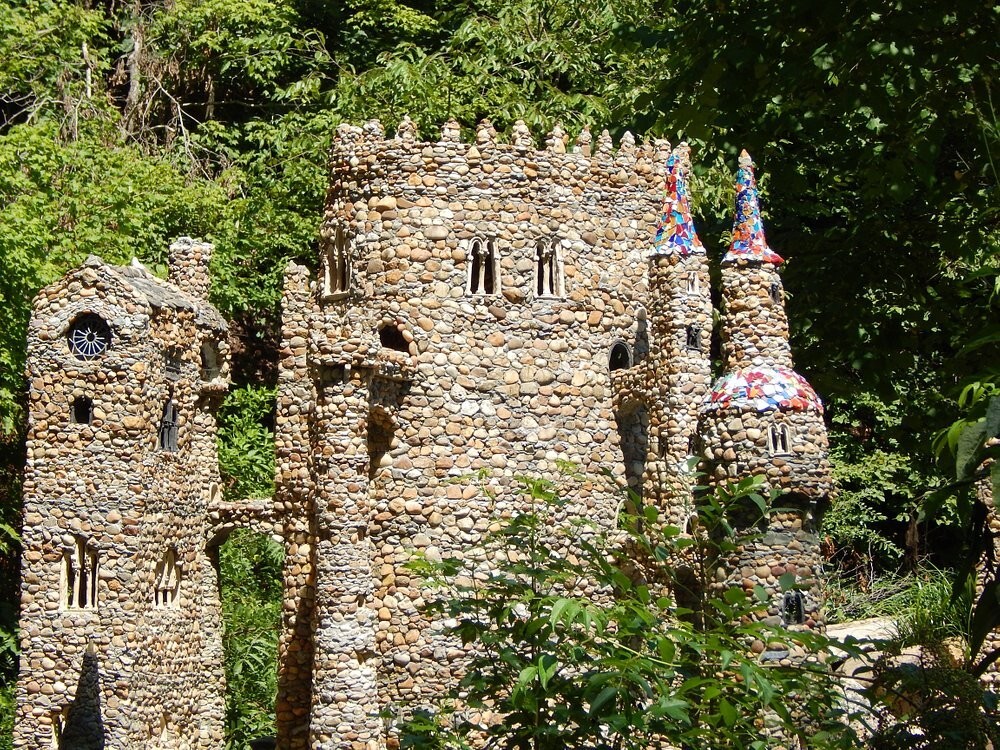 Сказочный мир Калхуна, собранный из камешков Сказочный мир Калхуна, собранный из камешков