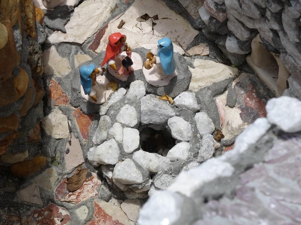 Сказочный мир Калхуна, собранный из камешков Сказочный мир Калхуна, собранный из камешков