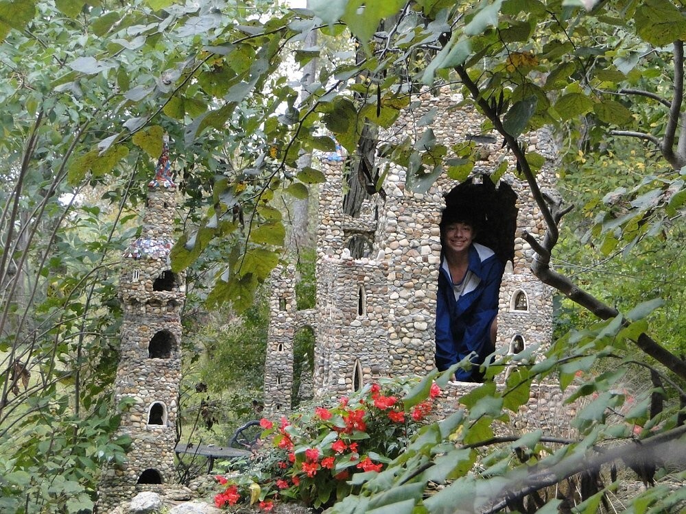 Сказочный мир Калхуна, собранный из камешков Сказочный мир Калхуна, собранный из камешков