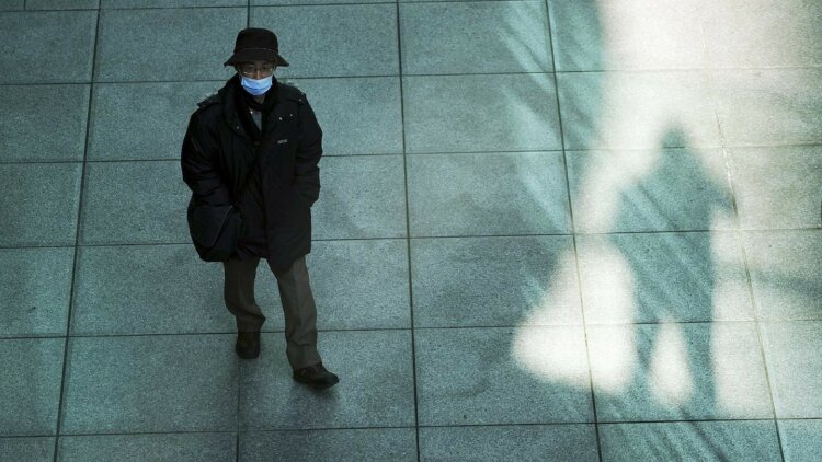 Как компании помогают японцам исчезнуть. Yonige-ya — это легальные «переездные» фирмы, которые за деньги и полную тайну помогают людям быстро сменить жизнь: уехать ночью, исчезнуть с радаров и стартовать заново. Источник изображения: strtorg.ru. Как компании помогают японцам исчезнуть. Yonige-ya — это легальные «переездные» фирмы, которые за деньги и полную тайну помогают людям быстро сменить жизнь: уехать ночью, исчезнуть с радаров и стартовать заново. Источник изображения: strtorg.ru. Фото.