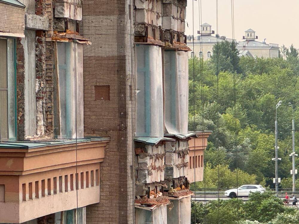 "За фасадом «премиального» ЖК — битый кирпич и палки: москвичи ужаснулись состоянию домов "топового" застройщика "За фасадом «премиального» ЖК — битый кирпич и палки: москвичи ужаснулись состоянию домов "топового" застройщика