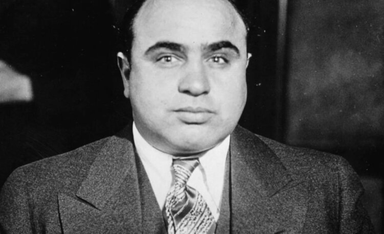 Знаменитые заключенные Восточной тюрьмы. Гангстер Аль Капоне. Источник фотографии: mentalfloss.com. Фото.