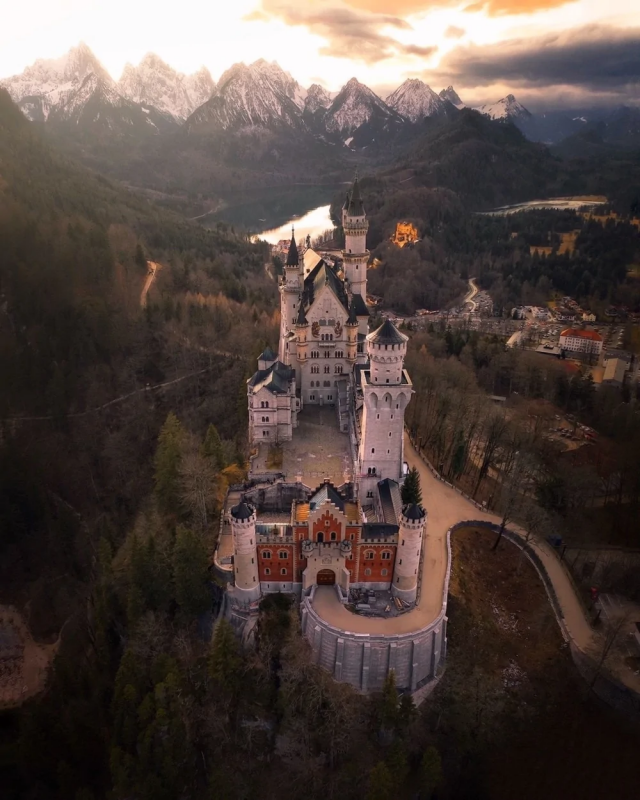 16. Нойшванштайн - замок в Баварии, Германия
