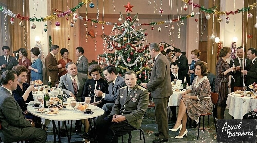 «Голубой огонек» тогда и сейчас: почему раньше мы подпевали телевизору, а теперь хочется переключить канал?