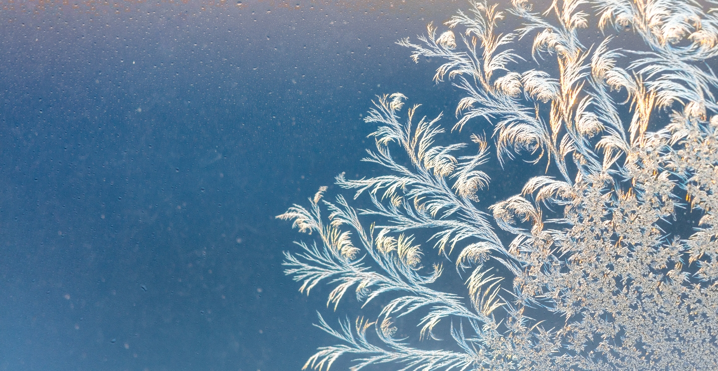 ПОЧЕМУ НА СТЕКЛАХ ЗИМОЙ ПОЯВЛЯЮТСЯ УЗОРЫ?