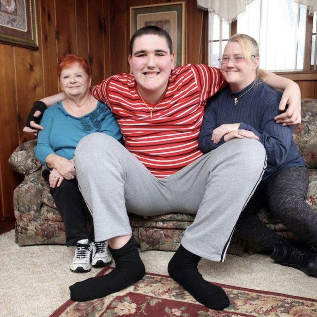 Брок Браун в 2016 году стал самым высоким подростком. Тогда он вырос до 213 см, а сегодня уже — 236 см