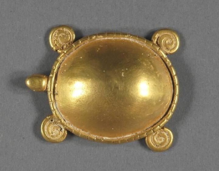 19. Маленькая золотая черепаха. Коста-Рика, культура Великих чирики, 700-1550 годы нашей эры 19. Маленькая золотая черепаха. Коста-Рика, культура Великих чирики, 700-1550 годы нашей эры